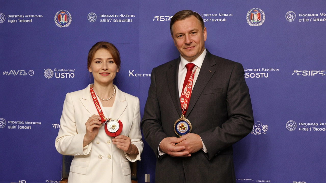 Рыженков наградил Марину Василевскую медалью за столетие дипломатической службы в Республике Беларусь